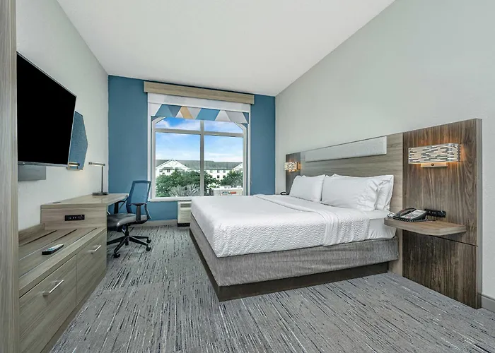 Holiday Inn Express & Suites Charleston Arpt-Conv Ctr Area By Ihg